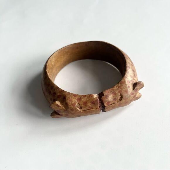 Hand Carved Wooden Bangle Bracelet Kissing Cheetahs African Safari Boho Artsy - Picture 1 of 9